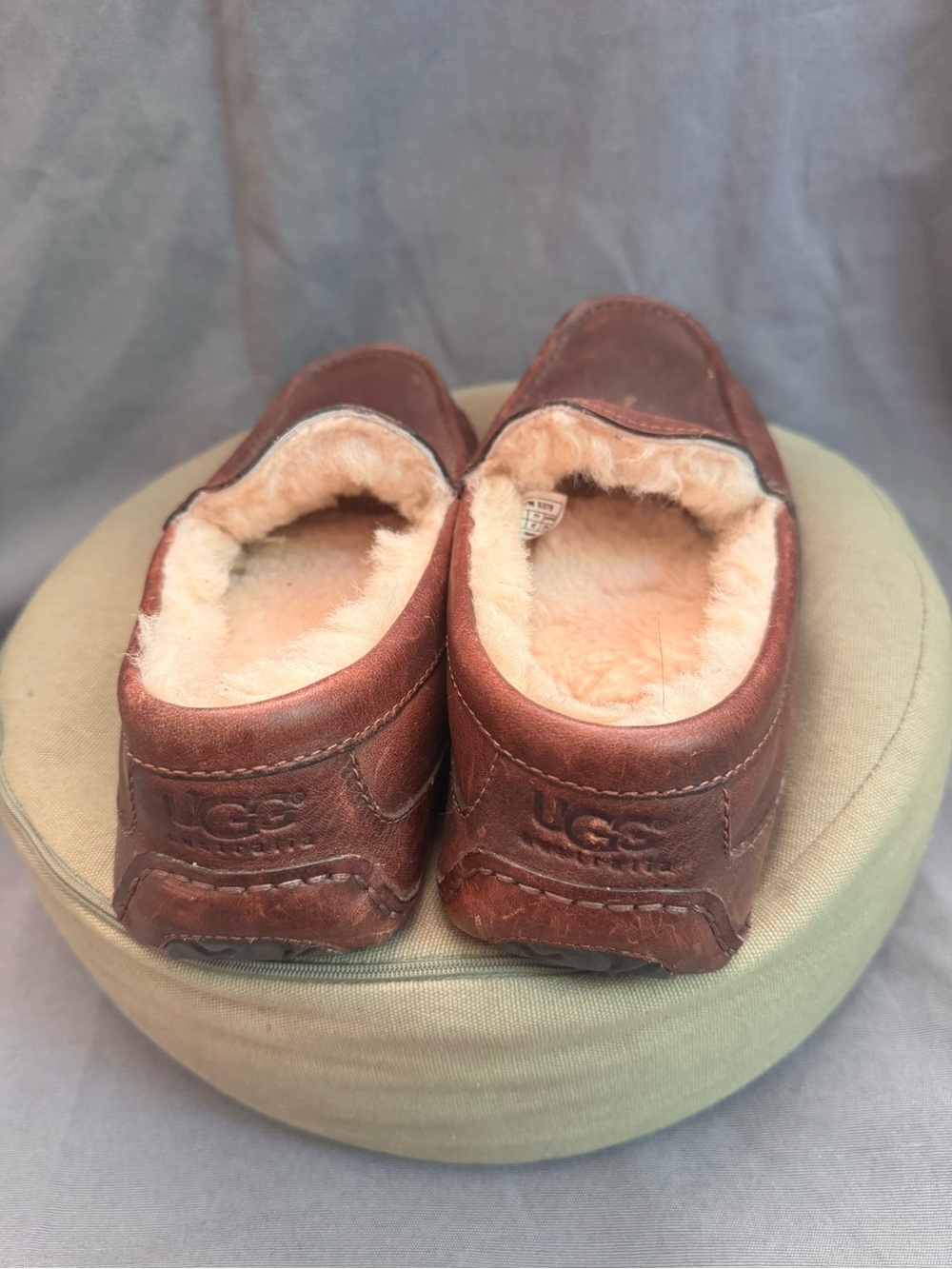 Ugg leather with sheepskin insulated slippers - Picture 4 of 8